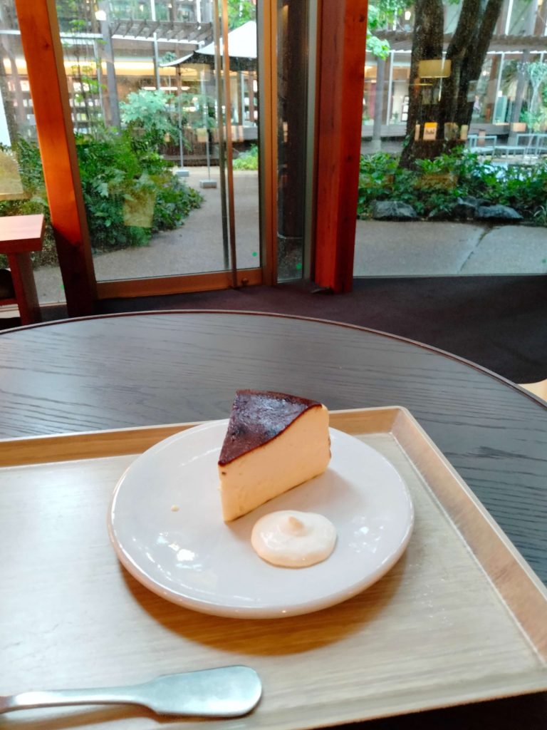 カーブドッチのバスクチーズケーキ