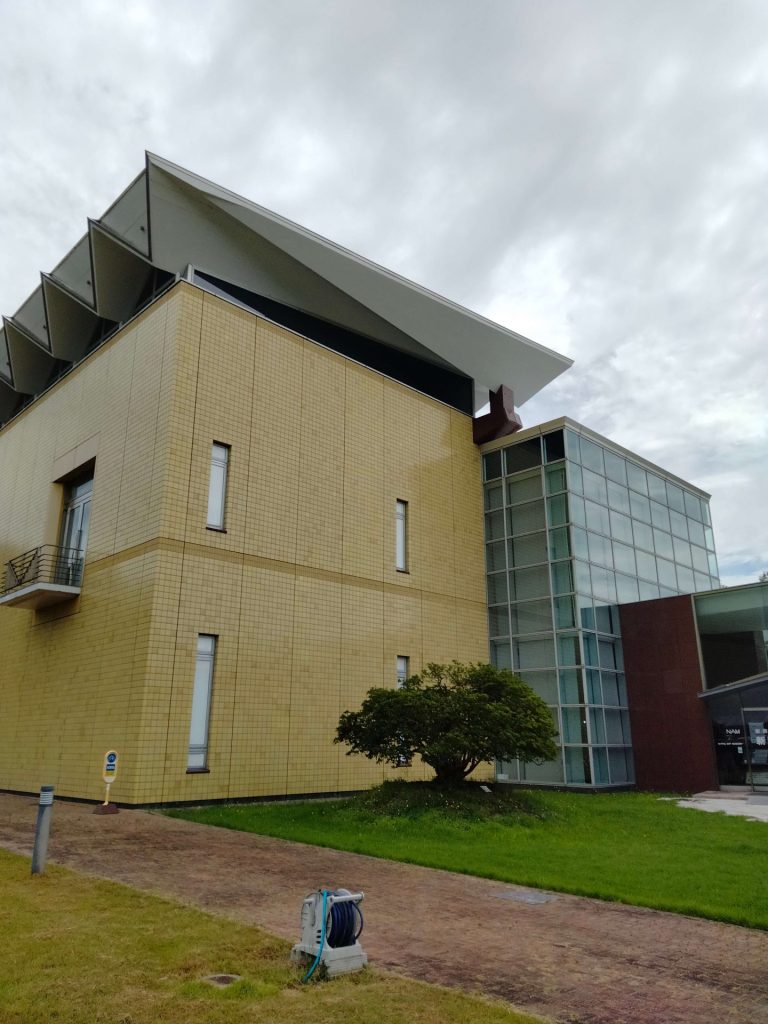 新津美術館　外観