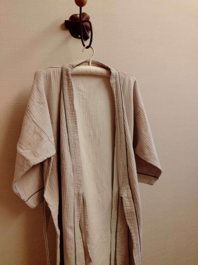 AVEDAスパのバスローブ