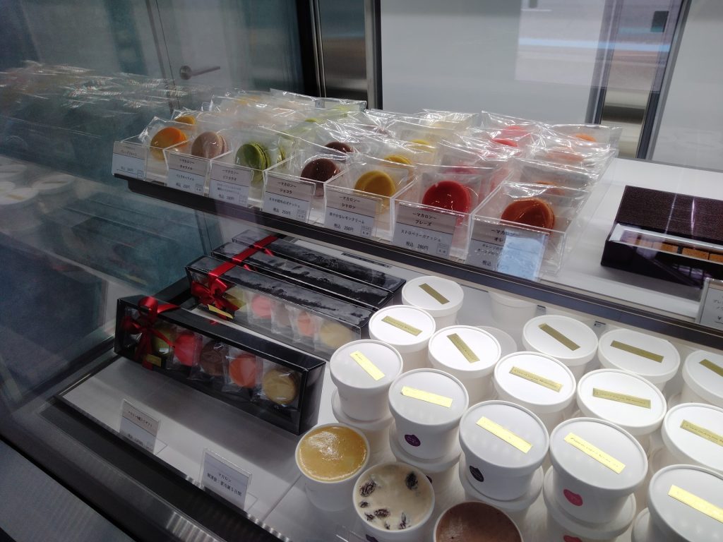 ノワルージュのショーケース（マカロン）