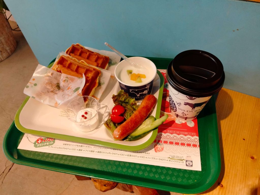 安田ヨーグルト　プレートワッフルブランチ