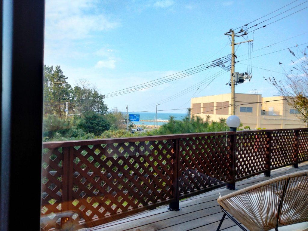 COBOベーカリー窓からの海