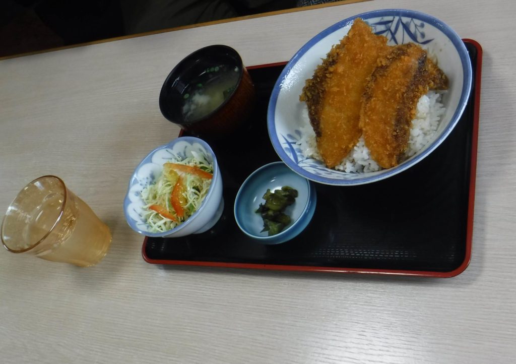 キッチンよろこんでブリカツ丼