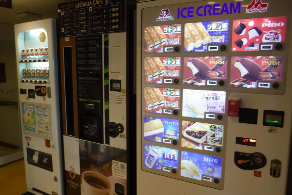 アイスの自販機（フェリー内）