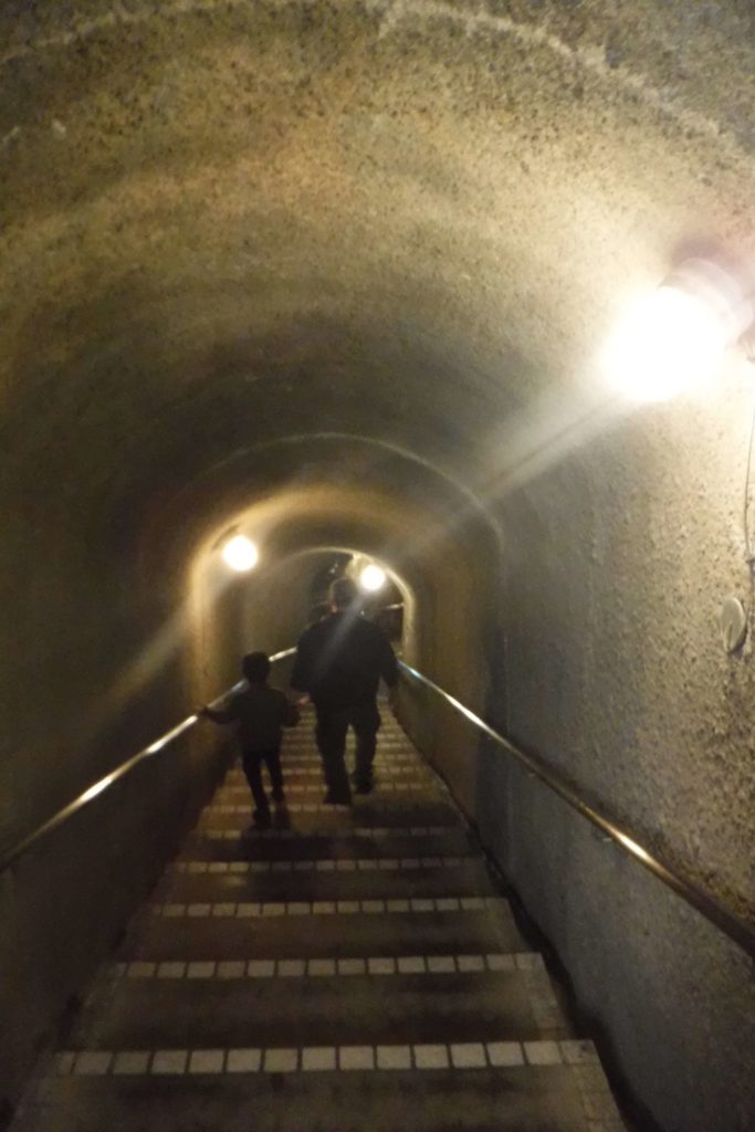 佐渡金山　坑道の階段