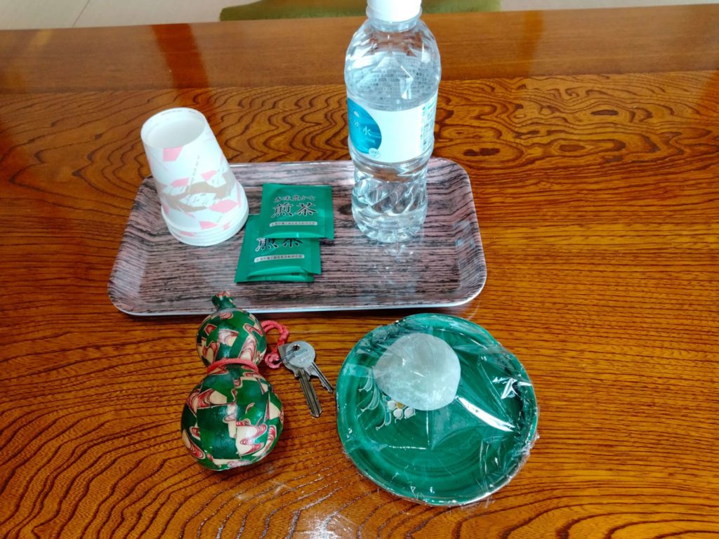 ホテル丸松　部屋のお菓子