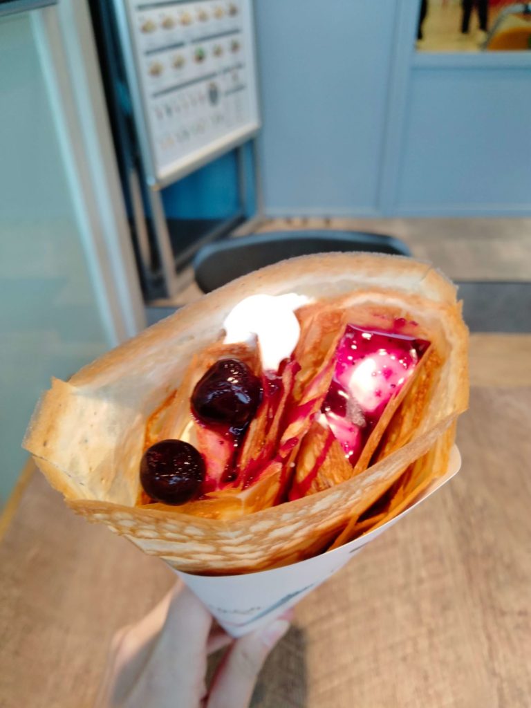ジラフクレープ「クリームチーズブルーベリークリーム」